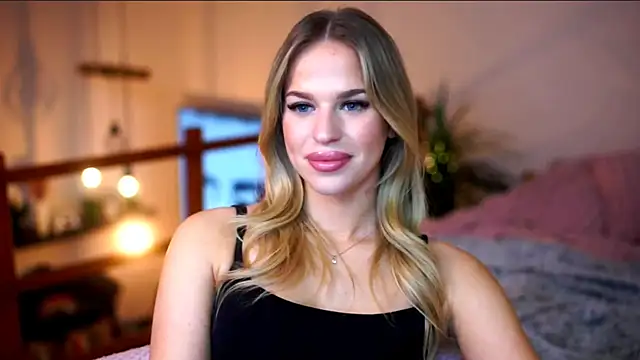 Snapshot of Emilyvanroessel chatting on November 9, 2025, 5:44 pm Emilyvanroessel online show from November 9, 2025, 5:44 pm