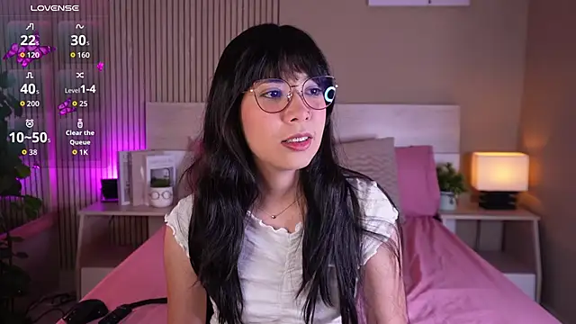 Snapshot of aprilqueenie chatting on June 7, 2026, 7:39 pm aprilqueenie online show from June 7, 2026, 7:39 pm