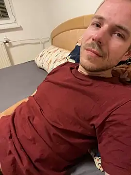 Skinny0150 online show from December 17, 2025, 9:54 pm