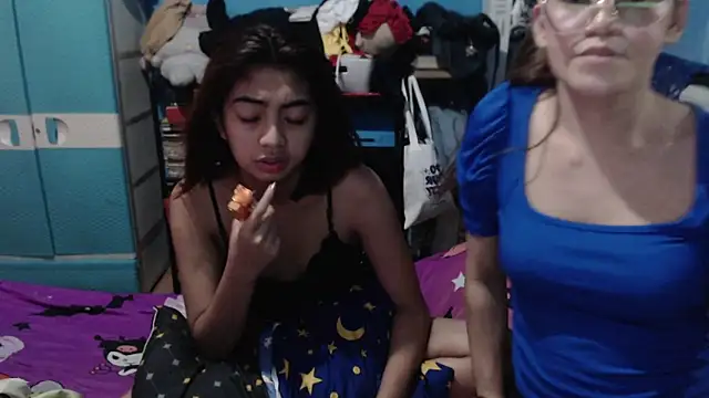 PrettyMae20 online show from March 19, 2026, 6:28 am