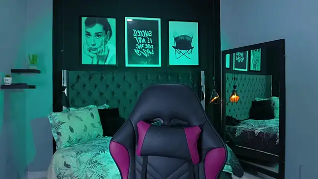 Snapshot of kitty_collins_ chatting on February 21, 2026, 11:55 am kitty collins online show from February 21, 2026, 11:55 am