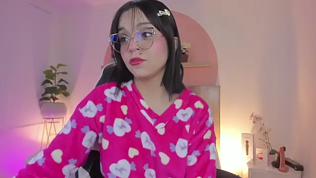 Clara Luu online show from February 8, 2026, 2:59 am