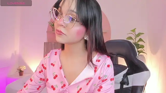 Snapshot of Clara_Luu chatting on June 27, 2026, 2:49 am Clara Luu online show from June 27, 2026, 2:49 am
