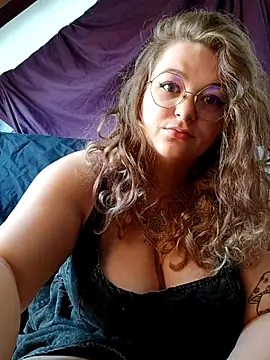 LilouCuriosity online show from September 9, 2025, 12:05 pm