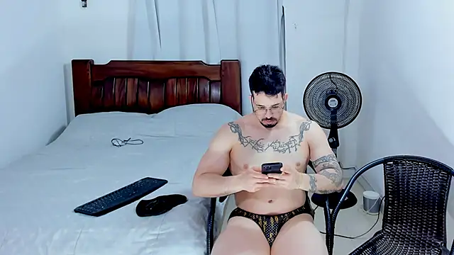 Snapshot of Hunter_Hoott chatting on July 18, 2026, 11:19 pm Hunter Hoott online show from July 18, 2026, 11:19 pm