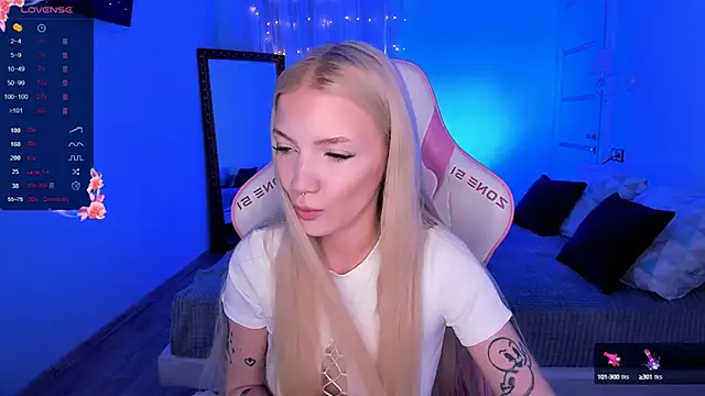 AnyaTaylor  online show from October 3, 2025, 4:42 am