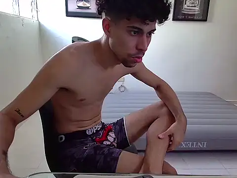 Dollarhot30 online show from November 13, 2025, 4:28 pm