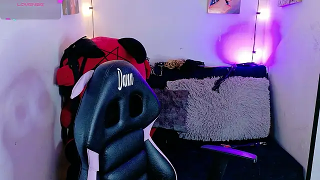 MiaVelvetDoll online show from November 24, 2025, 2:06 pm