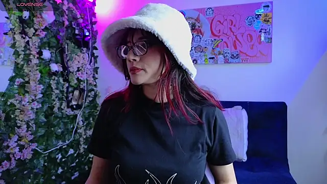 MiaVelvetDoll online show from February 20, 2026, 2:39 pm