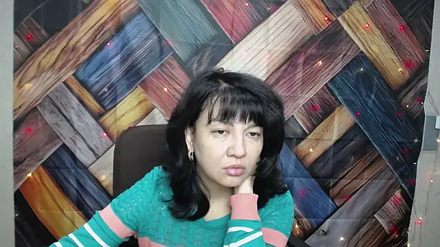 SelenaFly online show from October 7, 2025, 5:04 am