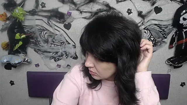 SelenaFly online show from November 6, 2025, 6:03 am