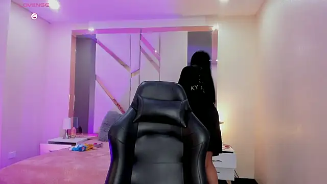 EmmaStonns online show from September 19, 2025, 2:18 pm