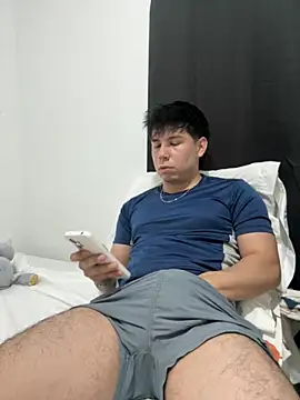 Snapshot of Axel_es chatting on February 1, 2026, 8:18 pm Axel es online show from February 1, 2026, 8:18 pm