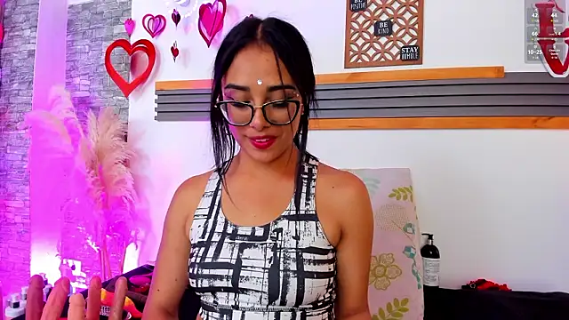 Snapshot of Sarita__love chatting on February 14, 2026, 2:08 am Sarita love online show from February 14, 2026, 2:08 am