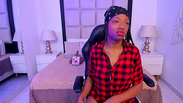 ElisabettaMonroy online show from December 4, 2025, 5:32 pm