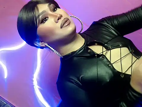 pretty lassy online show from November 17, 2025, 2:23 pm