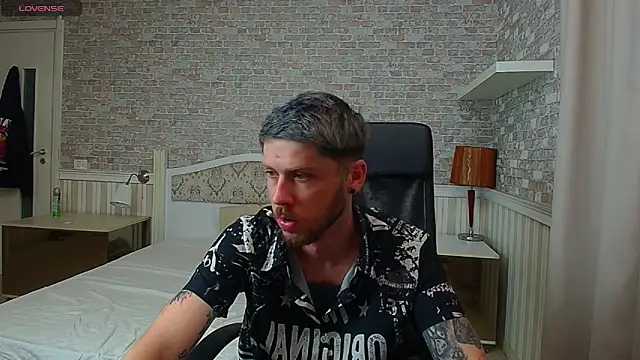 Snapshot of JonahShaw chatting on June 12, 2026, 3:49 am JonahShaw online show from June 12, 2026, 3:49 am