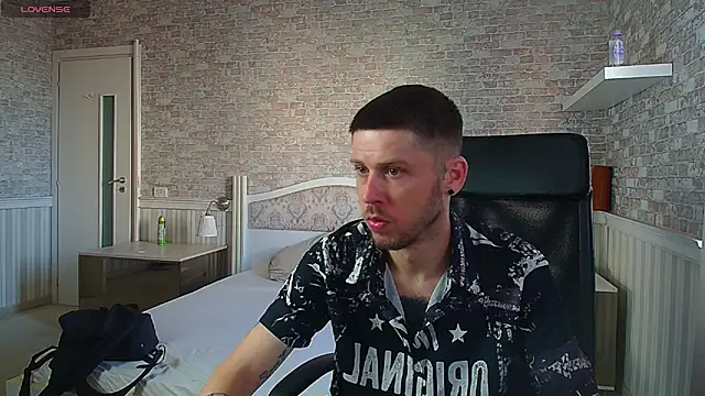 Snapshot of JonahShaw chatting on June 26, 2026, 4:28 am JonahShaw online show from June 26, 2026, 4:28 am