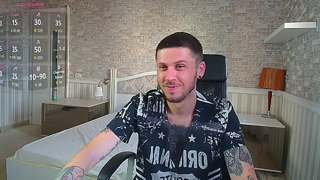 Snapshot of JonahShaw chatting on July 5, 2026, 4:19 am JonahShaw online show from July 5, 2026, 4:19 am