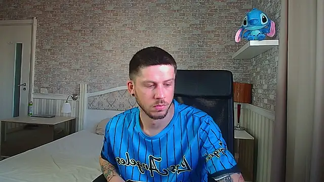 Snapshot of JonahShaw chatting on July 6, 2026, 5:15 am JonahShaw online show from July 6, 2026, 5:15 am