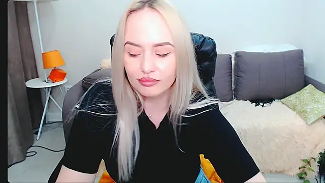 LiluMoon   online show from April 3, 2026, 3:54 pm