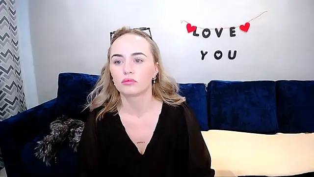 LiluMoon   online show from May 3, 2026, 7:03 am