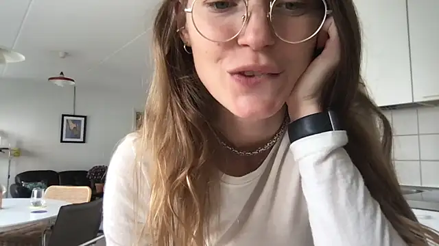 Scorpion Peach online show from September 18, 2025, 9:22 am