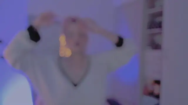 amywilld online show from April 4, 2026, 4:55 am