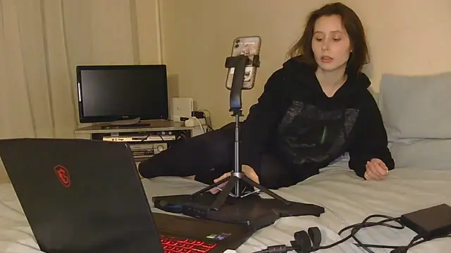 Purpy Kam online show from October 9, 2025, 7:34 pm