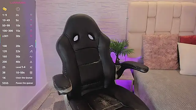 Mollycb online show from September 19, 2025, 3:52 am