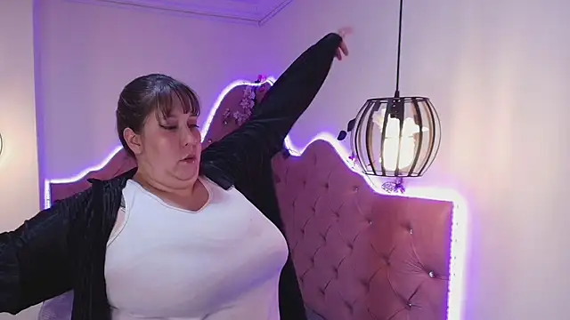  Emily rosee  online show from January 5, 2026, 5:27 pm