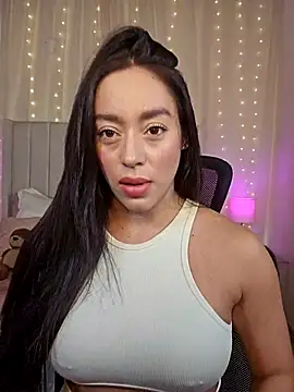 Snapshot of AriadnaTaylor chatting on May 27, 2026, 4:59 pm AriadnaTaylor online show from May 27, 2026, 4:59 pm