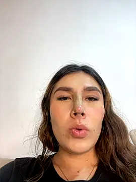 Isa Villamarin online show from September 21, 2025, 7:59 pm