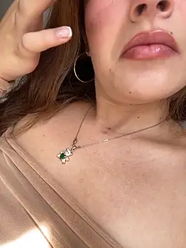 Isa Villamarin online show from September 24, 2025, 2:53 pm