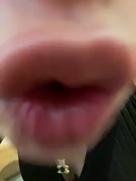 Isa Villamarin online show from September 26, 2025, 3:05 pm