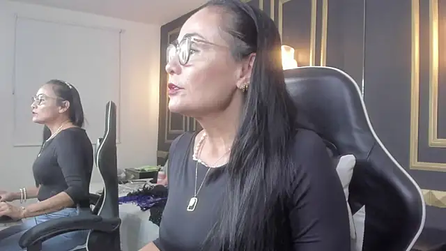 yulitza1025 online show from February 24, 2026, 12:25 pm