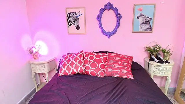 Nahomi Rivera online show from September 22, 2025, 12:51 pm