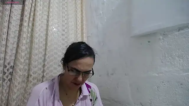 gabbyparker  online show from September 17, 2025, 9:33 am