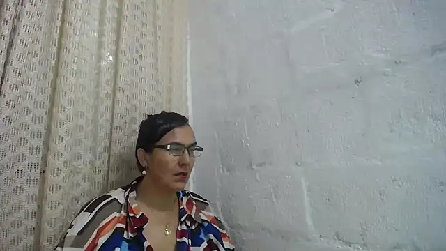 gabbyparker  online show from April 7, 2026, 9:32 am