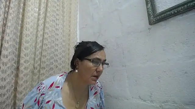 gabbyparker  online show from May 27, 2026, 10:12 am