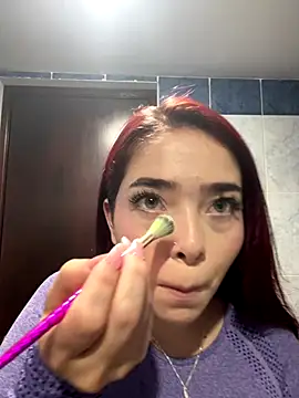 HannahCollyns online show from December 21, 2025, 12:23 pm