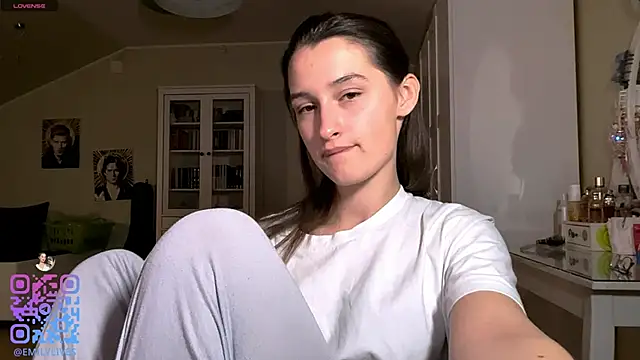 Snapshot of DarlineBrustera chatting on April 3, 2026, 4:49 pm DarlineBrustera online show from April 3, 2026, 4:49 pm