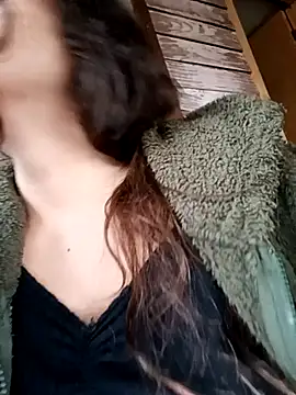 BomBomLuu online show from December 13, 2025, 10:48 pm