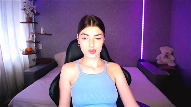 Dianaa Lee0 online show from May 18, 2026, 1:06 pm