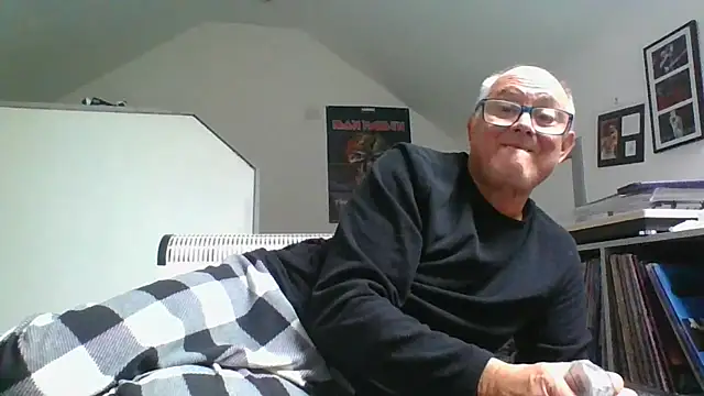 Snapshot of naughtygrandad1 chatting on September 17, 2025, 10:06 am naughtygrandad1 online show from September 17, 2025, 10:06 am
