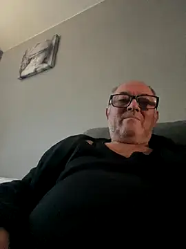 Snapshot of naughtygrandad1 chatting on October 6, 2025, 6:22 am naughtygrandad1 online show from October 6, 2025, 6:22 am
