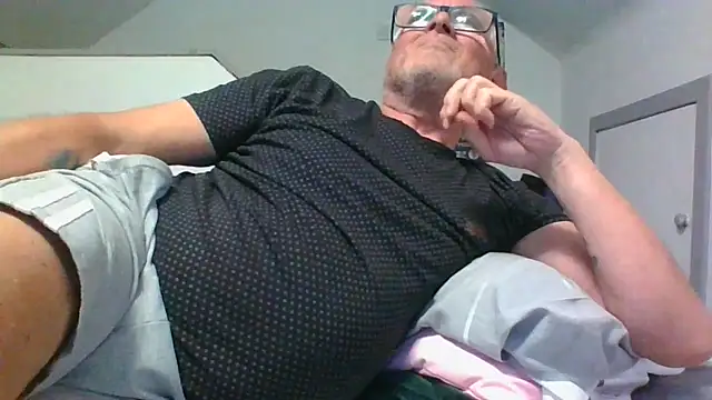 Snapshot of naughtygrandad1 chatting on May 9, 2026, 6:02 pm naughtygrandad1 online show from May 9, 2026, 6:02 pm