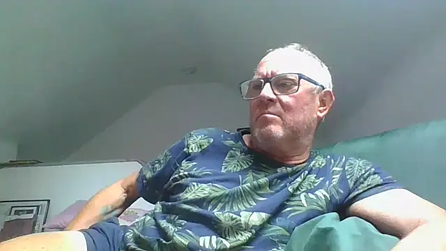 Snapshot of naughtygrandad1 chatting on June 27, 2026, 9:14 am naughtygrandad1 online show from June 27, 2026, 9:14 am