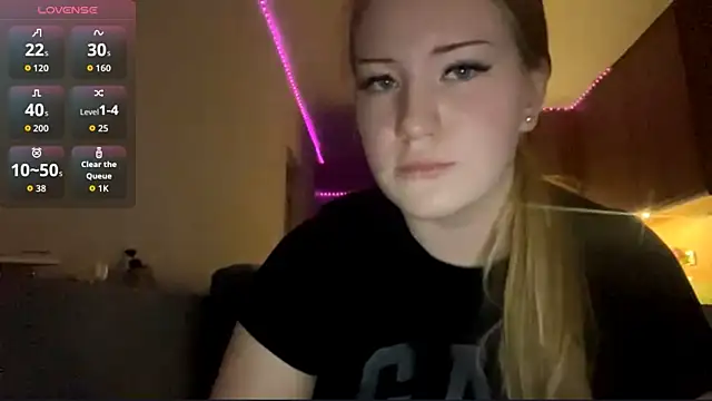 Snapshot of PandaFluff chatting on March 1, 2026, 6:10 pm PandaFluff online show from March 1, 2026, 6:10 pm