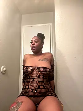 ObsessedWLyla online show from November 13, 2025, 8:57 am